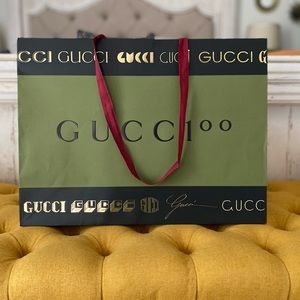 💯 Authentic Gucci shopping bag!